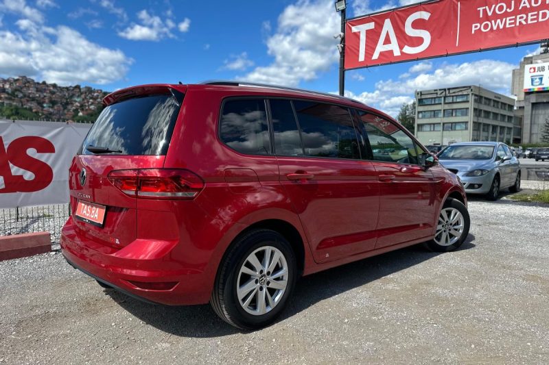 VOLKSWAGEN TOURAN 2.0 TDI DSG COMFORTLINE 150KS VIRTUAL, FACELIFT slika 28