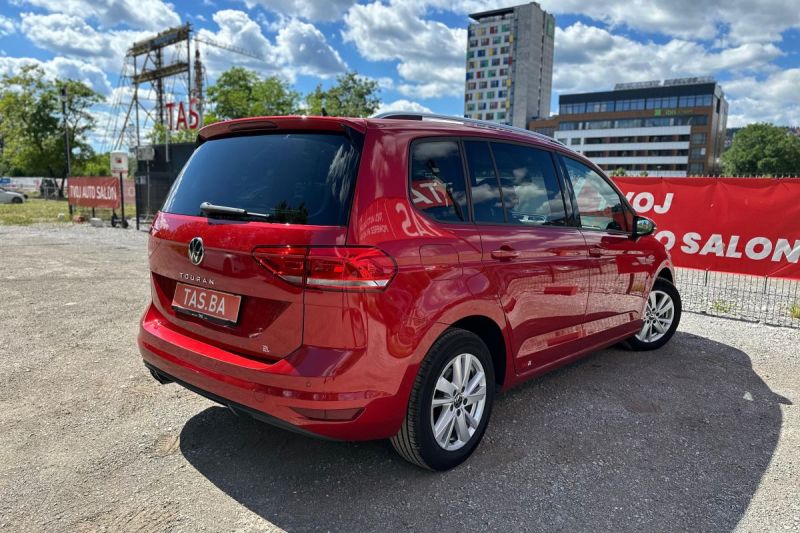 VOLKSWAGEN TOURAN 2.0 TDI DSG COMFORTLINE 150KS VIRTUAL, FACELIFT slika 27
