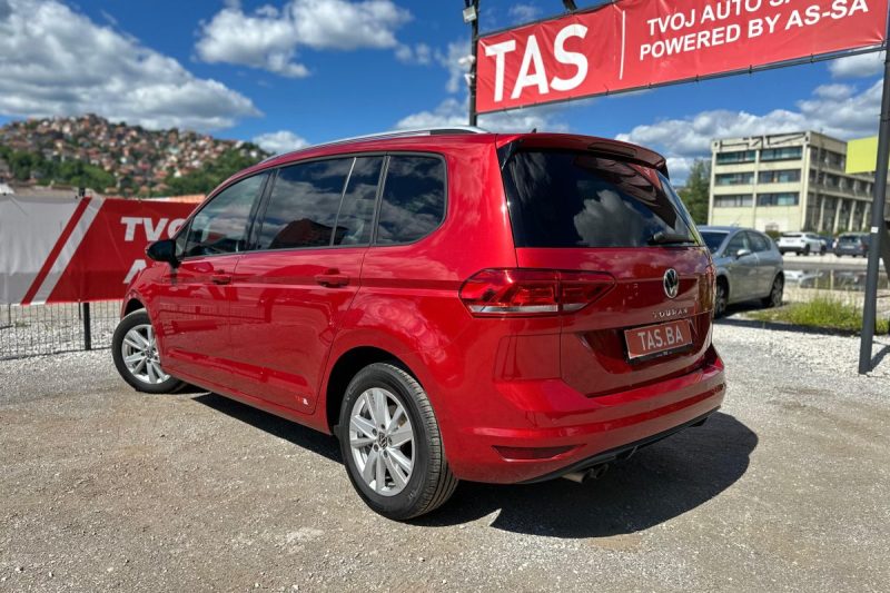 VOLKSWAGEN TOURAN 2.0 TDI DSG COMFORTLINE 150KS VIRTUAL, FACELIFT slika 25
